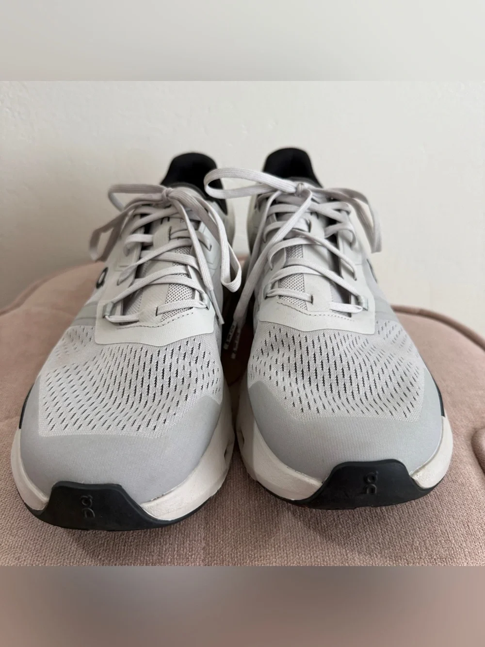 On Running Cloudpulse Shoes in Wolf / Black Size 11 Mens